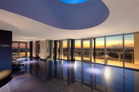 Condominio en venta en Miami, Florida, 1 dormitorio, 108.97 m2 № 2026630 - foto 26