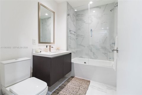 Condominio en venta en Miami, Florida, 1 dormitorio, 108.97 m2 № 2026630 - foto 16