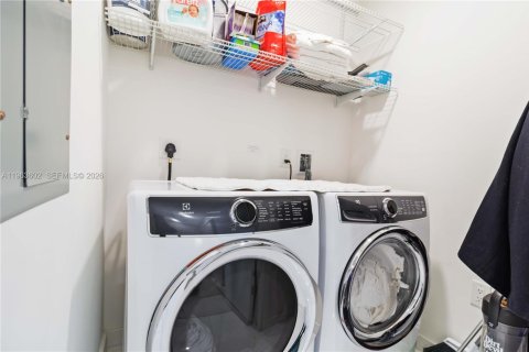 Condominio en venta en Miami, Florida, 1 dormitorio, 108.97 m2 № 2026630 - foto 17