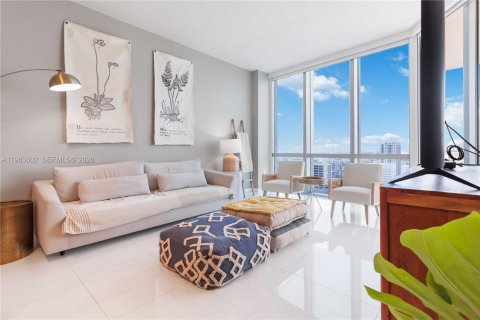 Condominio en venta en Miami, Florida, 1 dormitorio, 108.97 m2 № 2026630 - foto 2