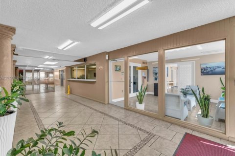 Купить кондоминиум в Майами, Флорида 1 спальня, 65.96м2, № 2154494 - фото 4