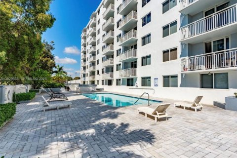 Condominio en Miami, Florida, 1 dormitorio  № 2154494