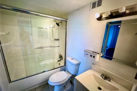 Купить кондоминиум в Майами, Флорида 1 спальня, 65.96м2, № 2154494 - фото 19