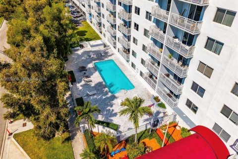 Купить кондоминиум в Майами, Флорида 1 спальня, 65.96м2, № 2154494 - фото 2