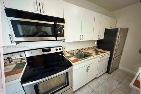 Купить кондоминиум в Майами, Флорида 1 спальня, 65.96м2, № 2154494 - фото 22