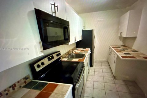 Купить кондоминиум в Майами, Флорида 1 спальня, 65.96м2, № 2154494 - фото 7