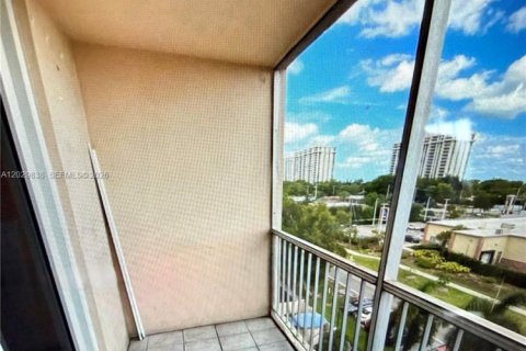 Купить кондоминиум в Майами, Флорида 1 спальня, 65.96м2, № 2154494 - фото 14
