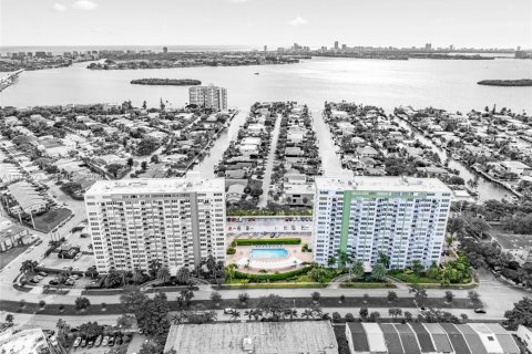Купить кондоминиум в Норт-Майами, Флорида 2 спальни, 110.37м2, № 2054761 - фото 24