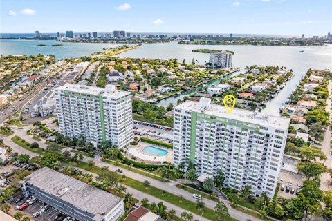 Купить кондоминиум в Норт-Майами, Флорида 2 спальни, 110.37м2, № 2054761 - фото 2