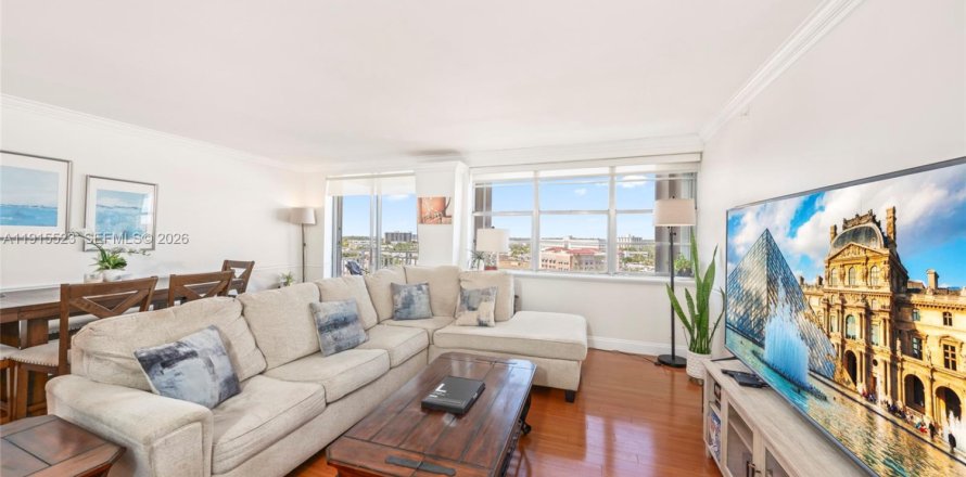 Кондоминиум с 2 спальнями в Норт-Майами, Флорида № 2054761