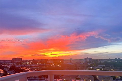 Купить кондоминиум в Норт-Майами, Флорида 2 спальни, 110.37м2, № 2054761 - фото 26