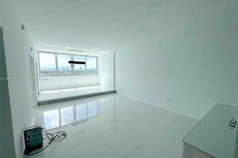 Apartamento en alquiler en Miami Beach, Florida, 1 dormitorio, 83.61 m2 № 1877590 - foto 2
