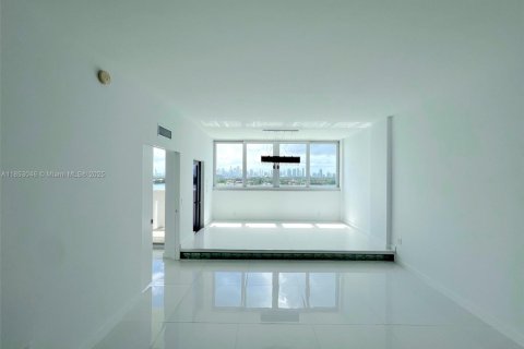 Apartamento en alquiler en Miami Beach, Florida, 1 dormitorio, 83.61 m2 № 1877590 - foto 1