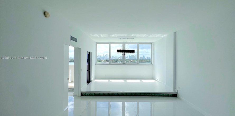 Apartamento en Miami Beach, Florida 1 dormitorio, 83.61 m2 № 1877590