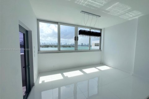 Apartamento en alquiler en Miami Beach, Florida, 1 dormitorio, 83.61 m2 № 1877590 - foto 3