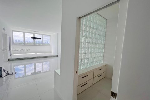 Apartamento en alquiler en Miami Beach, Florida, 1 dormitorio, 83.61 m2 № 1877590 - foto 7