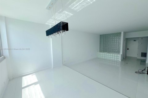 Apartamento en alquiler en Miami Beach, Florida, 1 dormitorio, 83.61 m2 № 1877590 - foto 4
