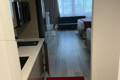 Condominio en venta en Sunny Isles Beach, Florida, 38.09 m2 № 1985168 - foto 4