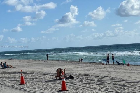 Condominio en venta en Sunny Isles Beach, Florida, 38.09 m2 № 1985168 - foto 10