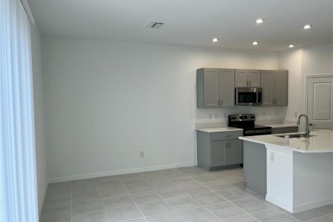 Townhouse in Wesley Chapel, Florida 3 bedrooms, 127.55 sq.m. № 1810028 - photo 5