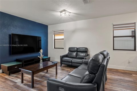 Casa en Hialeah, Florida 5 dormitorios, 210.24 m2 № 2019446