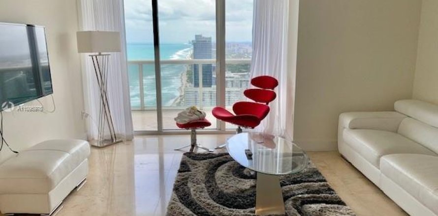 Кондоминиум с 3 спальнями в Халландейл-Бич, Флорида № 1958437