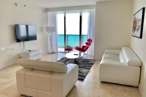 Снять в аренду кондоминиум в Халландейл-Бич, Флорида 3 спальни, 155.61м2, № 1958437 - фото 8