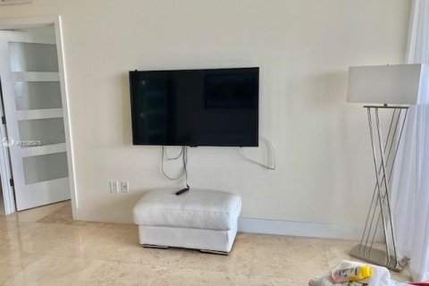 Снять в аренду кондоминиум в Халландейл-Бич, Флорида 3 спальни, 155.61м2, № 1958437 - фото 12