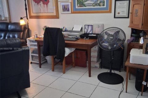 Condominio en venta en Sunrise, Florida, 2 dormitorios, 95.22 m2 № 1993883 - foto 2