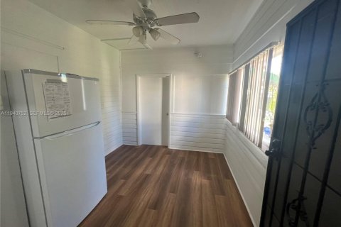 Casa en alquiler en Miami, Florida, 2 dormitorios, 147.53 m2 № 1997781 - foto 14