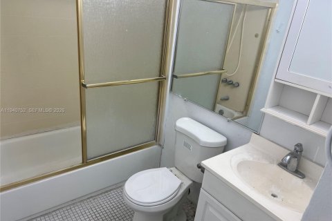 Casa en alquiler en Miami, Florida, 2 dormitorios, 147.53 m2 № 1997781 - foto 8