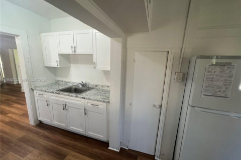 Casa en alquiler en Miami, Florida, 2 dormitorios, 147.53 m2 № 1997781 - foto 11