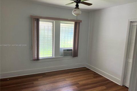 Casa en alquiler en Miami, Florida, 2 dormitorios, 147.53 m2 № 1997781 - foto 2