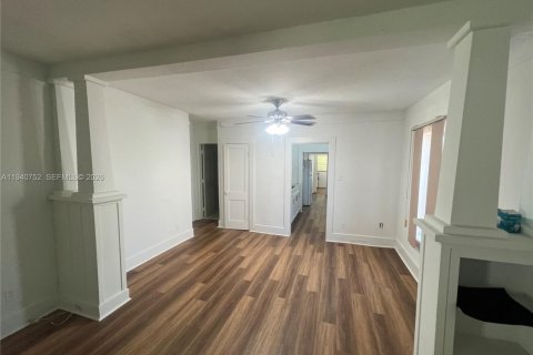 Casa en alquiler en Miami, Florida, 2 dormitorios, 147.53 m2 № 1997781 - foto 6