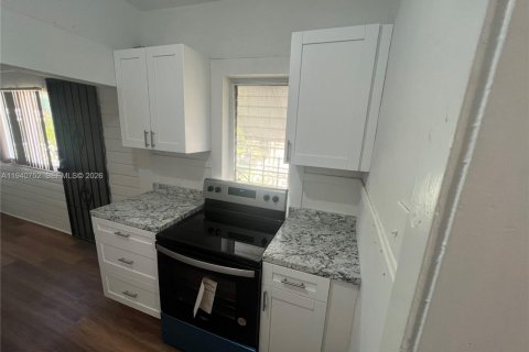 Casa en alquiler en Miami, Florida, 2 dormitorios, 147.53 m2 № 1997781 - foto 10