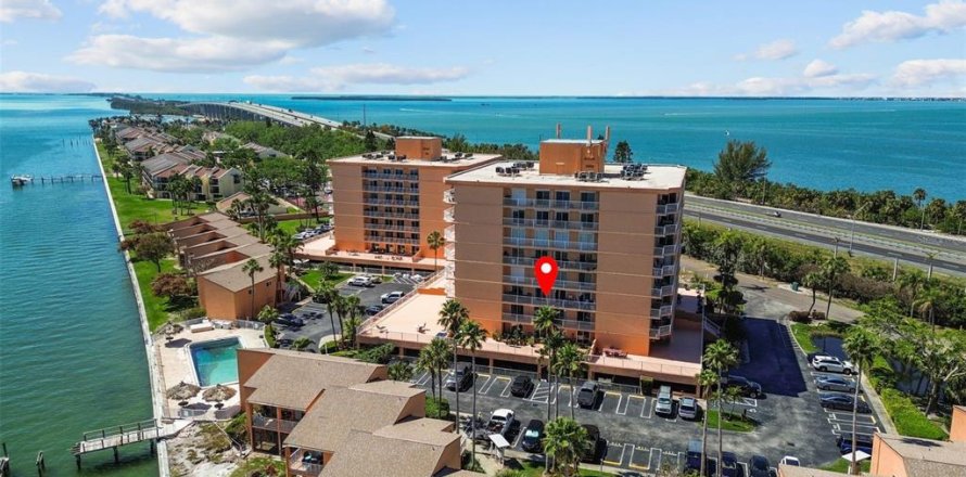 Condominio en Saint Petersburg, Florida, 2 dormitorios  № 1602885