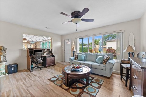 House in Wilton Manors, Florida 3 bedrooms, 180.6 sq.m. № 2182994 - photo 4