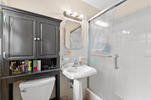 House in Wilton Manors, Florida 3 bedrooms, 180.6 sq.m. № 2182994 - photo 18