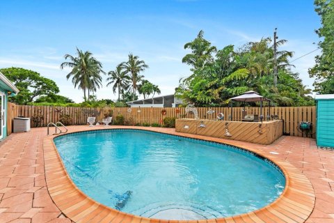House in Wilton Manors, Florida 3 bedrooms, 180.6 sq.m. № 2182994 - photo 25