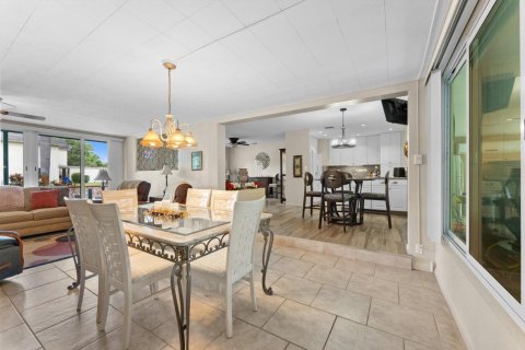 House in Wilton Manors, Florida 3 bedrooms, 180.6 sq.m. № 2182994 - photo 12