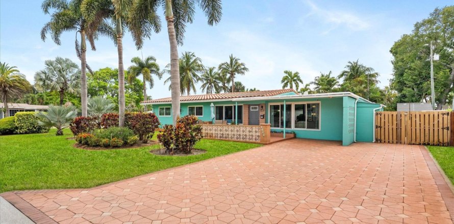 House in Wilton Manors, Florida 3 bedrooms, 180.6 sq.m. № 2182994