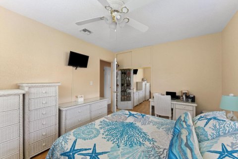 House in Wilton Manors, Florida 3 bedrooms, 180.6 sq.m. № 2182994 - photo 20