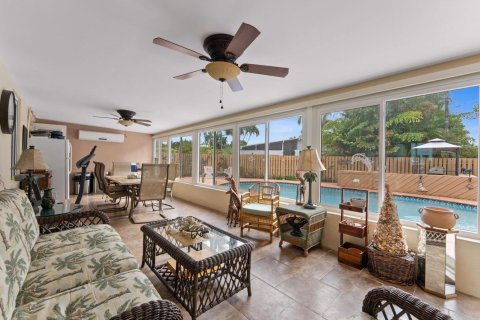 House in Wilton Manors, Florida 3 bedrooms, 180.6 sq.m. № 2182994 - photo 24