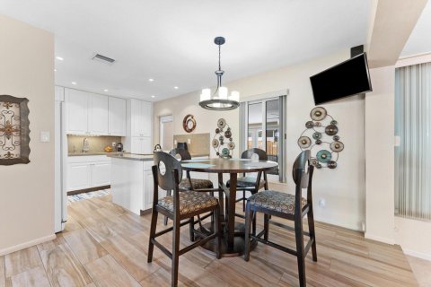 House in Wilton Manors, Florida 3 bedrooms, 180.6 sq.m. № 2182994 - photo 7