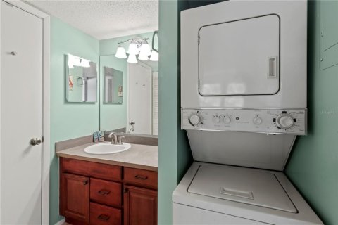 Condo in Bradenton, Florida, 2 bedrooms  № 1882909 - photo 12