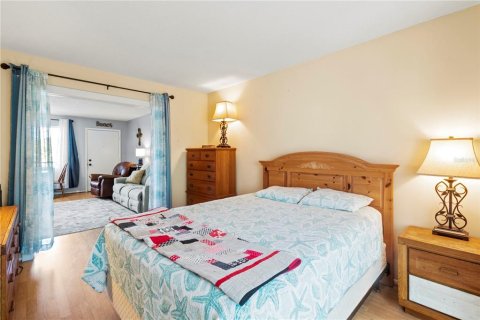 Condo in Bradenton, Florida, 2 bedrooms  № 1882909 - photo 9