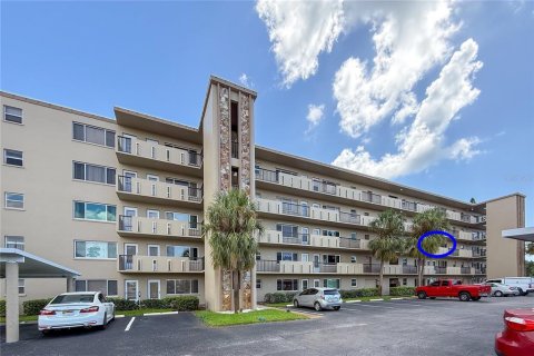 Condo in Bradenton, Florida, 2 bedrooms  № 1882909 - photo 1