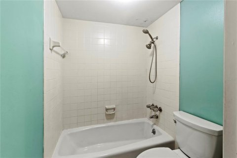 Condo in Bradenton, Florida, 2 bedrooms  № 1882909 - photo 16