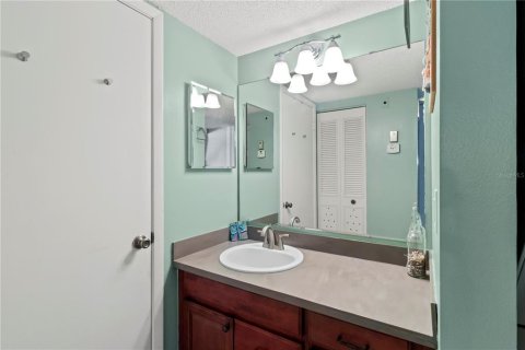 Condo in Bradenton, Florida, 2 bedrooms  № 1882909 - photo 13