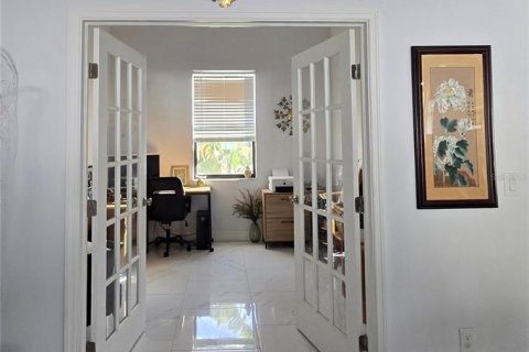 House in Cape Coral, Florida 3 bedrooms, 175.31 sq.m. № 1603149 - photo 6
